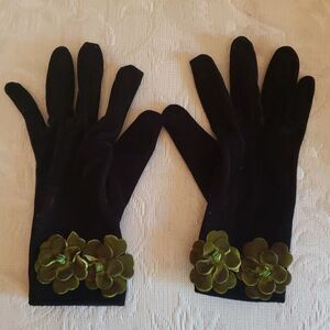 Shihreen Green Floral Black Nylon Gloves